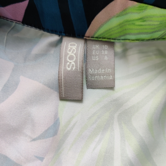 ASOS DESIGN shirt jumpsuit with tie waist in leaf print - Picture 5 of 9